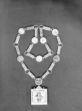 Innungskette für die Gold- und Silberschmiede-Innung in Dortmund, gefertigt vom Goldschmiedemeister Georg Pietsch, Hamm. Um 1955.