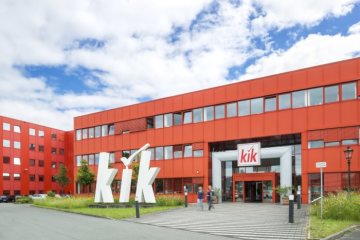 kik Textilien und Non-Food GmbH, Bönen - Europazentrale des Textildiscounters an der Siemensstraße 21 im Gewerbegebiet "Am Mersch". Mai 2016.
