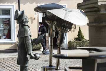 Werne-Altstadt: "Der Ausrufer", Bronzeskulptur von Joseph Wäscher (1986) auf dem Marktplatz. März 2016.