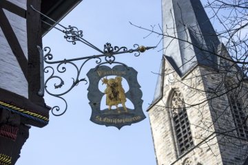 Werne-Altstadt: Kath. St. Christophorus-Kirche - Schildaushänger des Pfarrheims. März 2016.