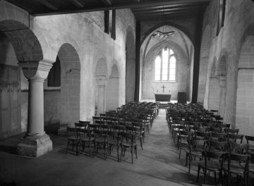 Ev. Pfarrkirche Dortmund-Aplerbeck: Langhaus mit Blick zum Chor, 1960.