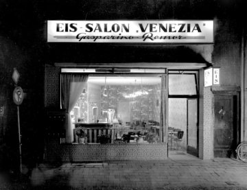 Eissalon „Venezia“, Hamm - Inhaber Gasperino Remor: Ladenlokal Weststraße 56 - Ansicht vor einer Renovierung 1957 [vgl. Bild Nr. 12_1298].