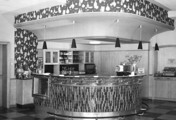 Tresen der Gaststätte im neuen Kolping-Haus, Hamm, Oststraße 49-53, fertiggestellt 1958 zum 100-jährigen Jubiliäum der Kolpingfamilie Hamm 1959.