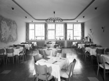 Speiseraum der Gaststätte im neuen Kolping-Haus, Hamm, Oststraße 49-53, fertiggestellt 1958 zum 100-jährigen Jubiliäum der Kolpingfamilie Hamm 1959.
