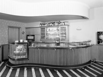 Gaststätte „Pinte" mit Glücksspielautomat - Hamm, Bockumer Weg, 1955.