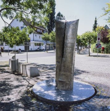 Bergkamen-Innenstadt: Skulpturbrunnen auf dem Platz "Präsidentenstraße"Höhe Ebertstraße. September 2016.