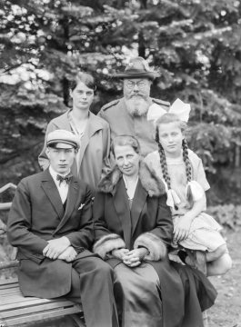 Hermann Reichling, Bekanntenkreis: Forstmeister Scheffer-Boichorst und Familie, 1927.