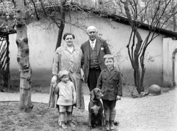 Familie aus dem Bekanntenkreis Dr. Hermann Reichlings, 1930 - ohne Namen (Originalunterschrift: "Plettenberg").