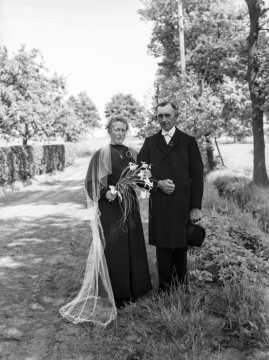 Brautpaar aus dem Bekanntenkreis Dr. Hermann Reichlings - ohne Namen, undatiert.