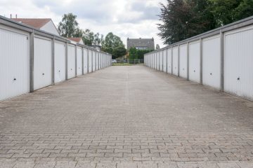 Kamen-Methler: Garagentrakt in der Röntgenstraße. August 2017.