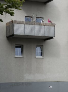 Wohnhausbalkon - Kamen, Kirchplatz. August 2017.