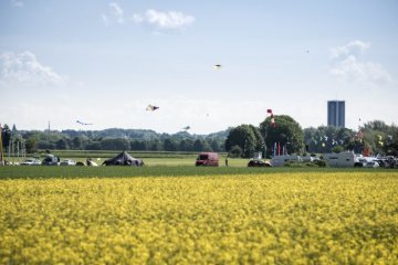 Drachenfest "Kite" in Kamen, alljährlich veranstaltet auf dem Flugplatz der Luftsportfreunde Kamen/Dortmund, Derner Straße. Mai 2017.