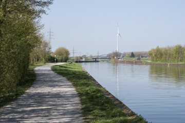 Datteln-Hamm-Kanal in Lünen Richtung Brücke Gahmener Straße. April 2017.