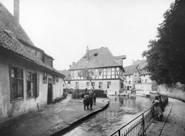 Die "Börnepader" in Paderborn, Bildmitte: das sogenannte "Pius-Haus", An der Wasserkunst 1, undatiert, um 1918?