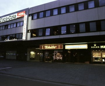 Spielhalle "City Automaten-Center" und Kaffeehandlung "Tchibo". City-Center am Westentor. Mitte / Ende der 70er Jahre


