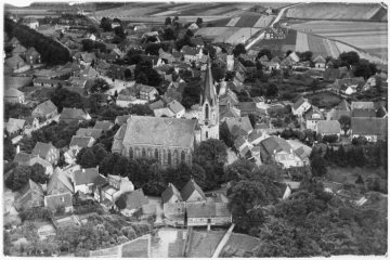 Luftbild Harsewinkel mit St. Lucia-Kirche. Undatiert, um 1935?