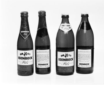 "Isenbeck-Pils" - Flaschenbier der Isenbeck-Brauerei, Hamm. Undatierte Werbefotografie.