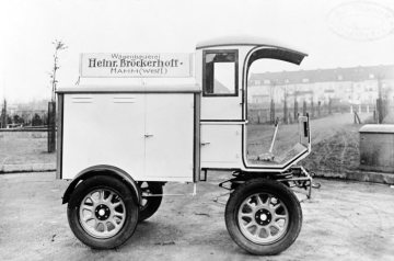 Fahrzeug der Wagenbauerei Heinrich Bröckerhoff in Hamm [identisch mit Schmiedemeister Heinrich Bröckerhoff, Münsterstraße 8a, gemäß Adressbuch 1933?]. Undatiert. 