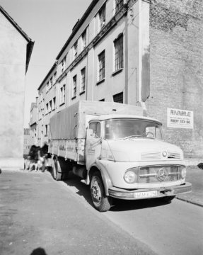 Mühle Koch, Hamm - 1967: Lieferwagen vor dem Futtermittelwerk Robert Koch in der Nordstraße.