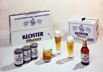 Bierprodukte der Kloster-Brauerei Pröpsting, Hamm. Undatierte Werbefotografie.