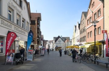 Werne-Altstadt: Historischer Stadtkern mit Fußgängerzone Steinstraße. März 2016.
