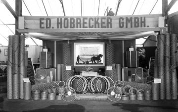 Westfalen-Schau 9.-14. Mai 1961, Zentralhallen Hamm: Messepräsentation von Drahterzeugnissen der Firma WDI (Westfälische Drahtindustrie) auf dem Stand der ED. Hobrecker GmbH (Hamm, Wilhelmstraße 7).