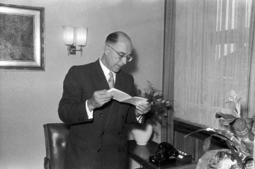 Dr. Ing. Alfred Koegel, ab 1943 im Vorstand der WDI, anlässlich seiner Verabschiedung. Hamm, undatiert.