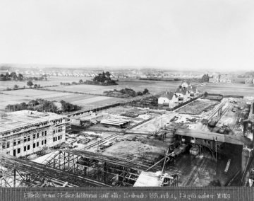 Zechenkolonie Hamm-Werries 1913 (im Hintergrund) - Blick vom Schachtturm von Zeche Maximilian. Reproduktion vom Papierabzug.