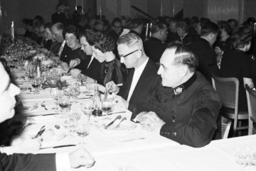1962 - Jubiläum 50 Jahre Zeche Sachsen, Hamm-Heessen: Festessen anlässlich der Jubiläumsfeier.