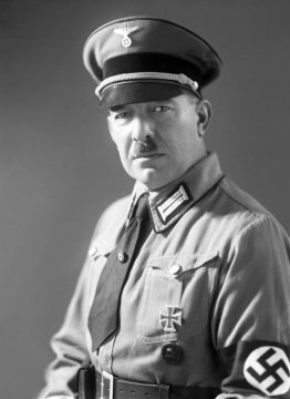 Dr. Walter Matthaei in NS-Uniform, Hamm, Südstraße. Atelier Viegener, Hamm, September 1934.