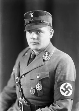 Mitglied der Sturmabteilung (SA) der NSDAP. Atelier Viegener, Hamm - ohne Angaben, undatiert.