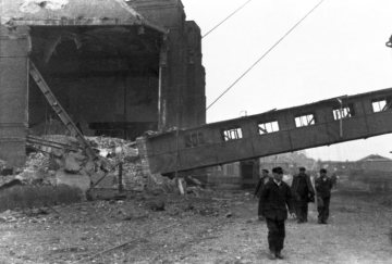 Hamm im Zweiten Weltkrieg: Zerstörte Werksanlagen auf Zeche Sachsen nach dem Luftangriff der Alliierten am 27. März 1945.