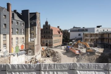 Bauliche Veränderungen in Münster: Gesamtüberblick auf die Baustelle des abgerissenen Textilgeschäfts Sinn Leffers, Salzstraße 56, sowie ein einzigartig freier Blick auf das Haus der Niederlande