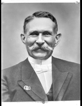 Richard Matthaei, 1892-1920 Oberbürgermeister der Stadt Hamm. Atelier Viegener, Hamm. Undatiert.