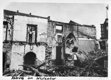 Abbruch des Westenhospitals in Hamm, Martin-Luther-Straße, 1937 - im Bild: Ruine der Krankenhauskapelle am Westentor.