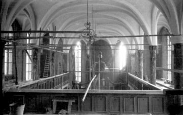 Hamm nach 1945 - Innenansicht der Martin-Luther-Kirche während des Wiederaufbaus: Kirchenhalle mit  fertiggestelltem Kreuzgewölbe und Chor. Undatiert
