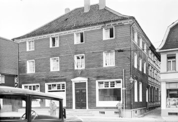 Herdecke, Hauptstraße 8: Schieferverkleidetes Wohngebäude mit Ladengeschäft. Undatierte Vermessungsdokumentation der damaligen "Adolf-Hitler-Straße" [nach 1937].