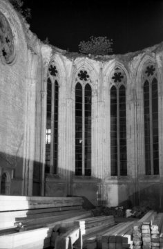 Hamm nach 1945 - Wiederaufbau der Pauluskirche, zerstört 1944: Bauholzlager im noch dachlosen Chor. Undatiert. 