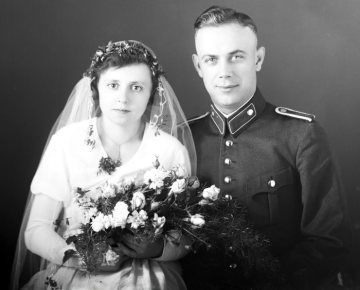 Hochzeit Josef Dölle, Polizei-Oberwachtmeister, Kentroper Weg 21. Atelier Viegener, Hamm. Juli/August 1933.