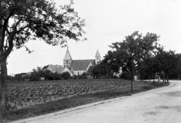 Bösensell, Dorfansicht mit kath. Pfarrkirche St. Johannes Baptist, um 1930?