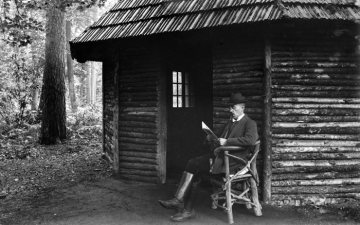 Dr. Hermann Reichling an der Waldhütte im Kattmannskamp bei Ostbevern - undatiert, um 1917?