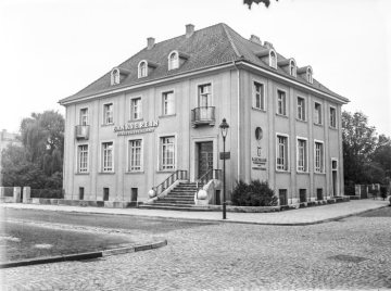 Bankverein Westdeutschland, Hamm: Geschäftshaus Südring 8 Ecke Sedanstraße, später Sitz der Commerzbank. Undatiert, um 1950.