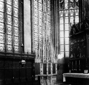 Kirche St. Johannes der Täufer: Gotisches Sakramentshäuschen an der Nordwand des Chores
