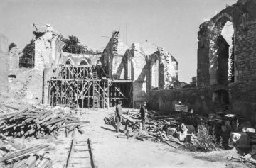 Hamm nach 1945: Beginnender Wiederaufbau der St. Agnes-Kirche (ab 1947), zerstört in einem Luftangriff am 5. Dezember 1944, wieder eingeweiht 1953. Undatiert, um 1947 [?]