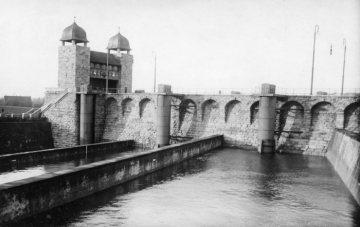 Schachtschleuse am Dortmund-Ems-Kanal nördlich des Schiffshebewerks Henrichenburg, ca. 1915? Vergleichsaufnahme von 2013 siehe Bild 11_3108, 11_3112 und 11_3182.