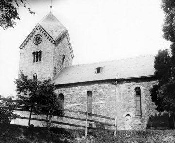 Ev. Pfarrkirche St. Agnes, romanischer Saalbau, erbaut Ende 12. Jh., undatiert