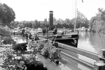 Freizeitkapitän vor der Schleuse des alten Schiffshebewerks Henrichenburg am Dortmund-Ems-Kanal bei Waltrop, Juni 1986.