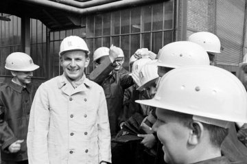 Berglehrlinge am Tag ihres Ausbildungsbeginns auf Zeche Victor 3/4 der Klöckner-Bergbau Victor-Ickern. Castrop-Rauxel, 1960er Jahre