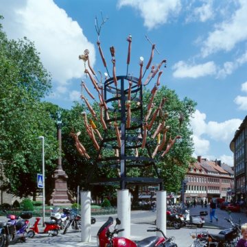 "Die 100 Arme der Guan-yin", Installation von Huang Yong Ping (China) am Marienplatz - skulptur projekte münster 97