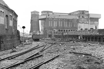 Zeche Graf Schwerin, Castrop-Rauxel, in Betrieb 1878-1967: Abbrucharbeiten im Zuge des beginnenden Rückbaus, Januar 1977.